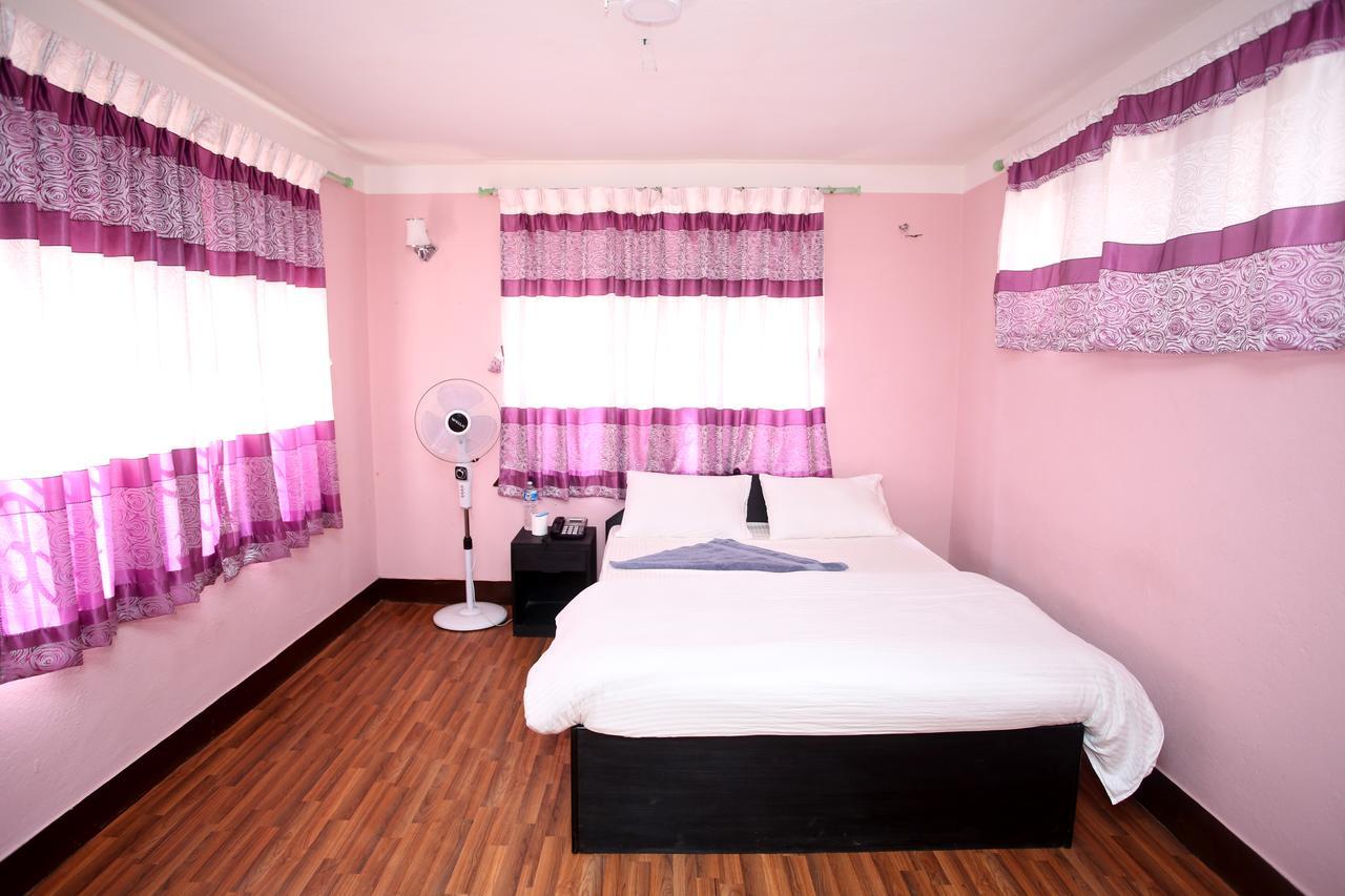 Mitra Garden Inn Kathmandu Esterno foto