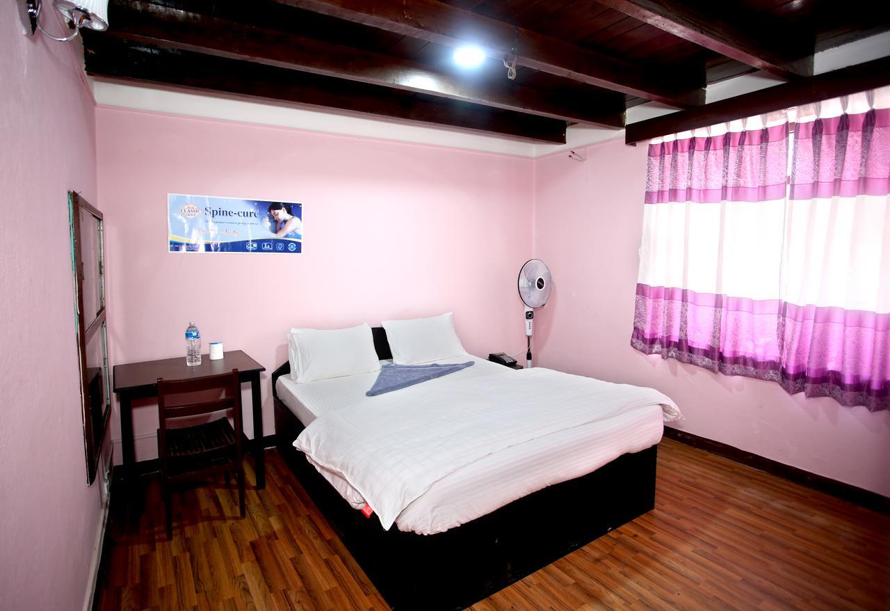 Mitra Garden Inn Kathmandu Esterno foto