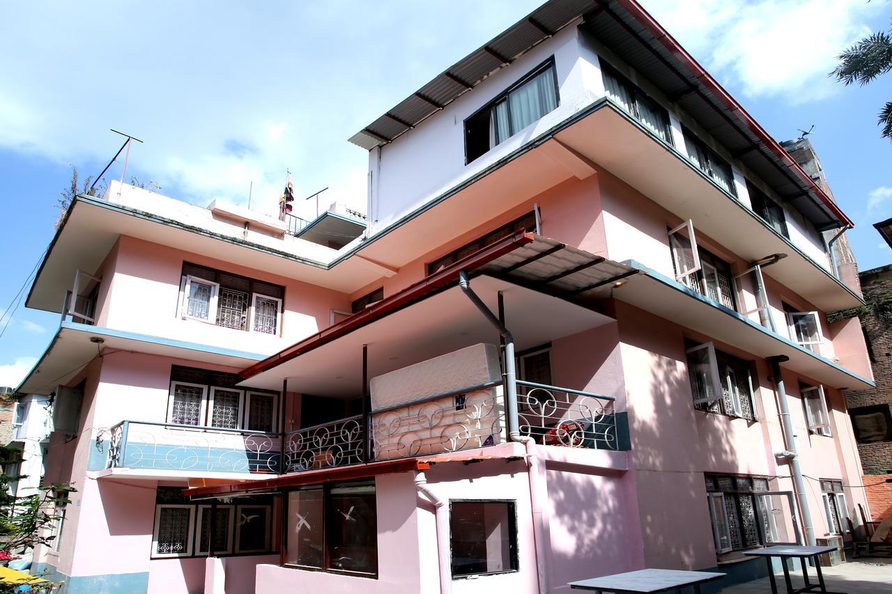 Mitra Garden Inn Kathmandu Esterno foto