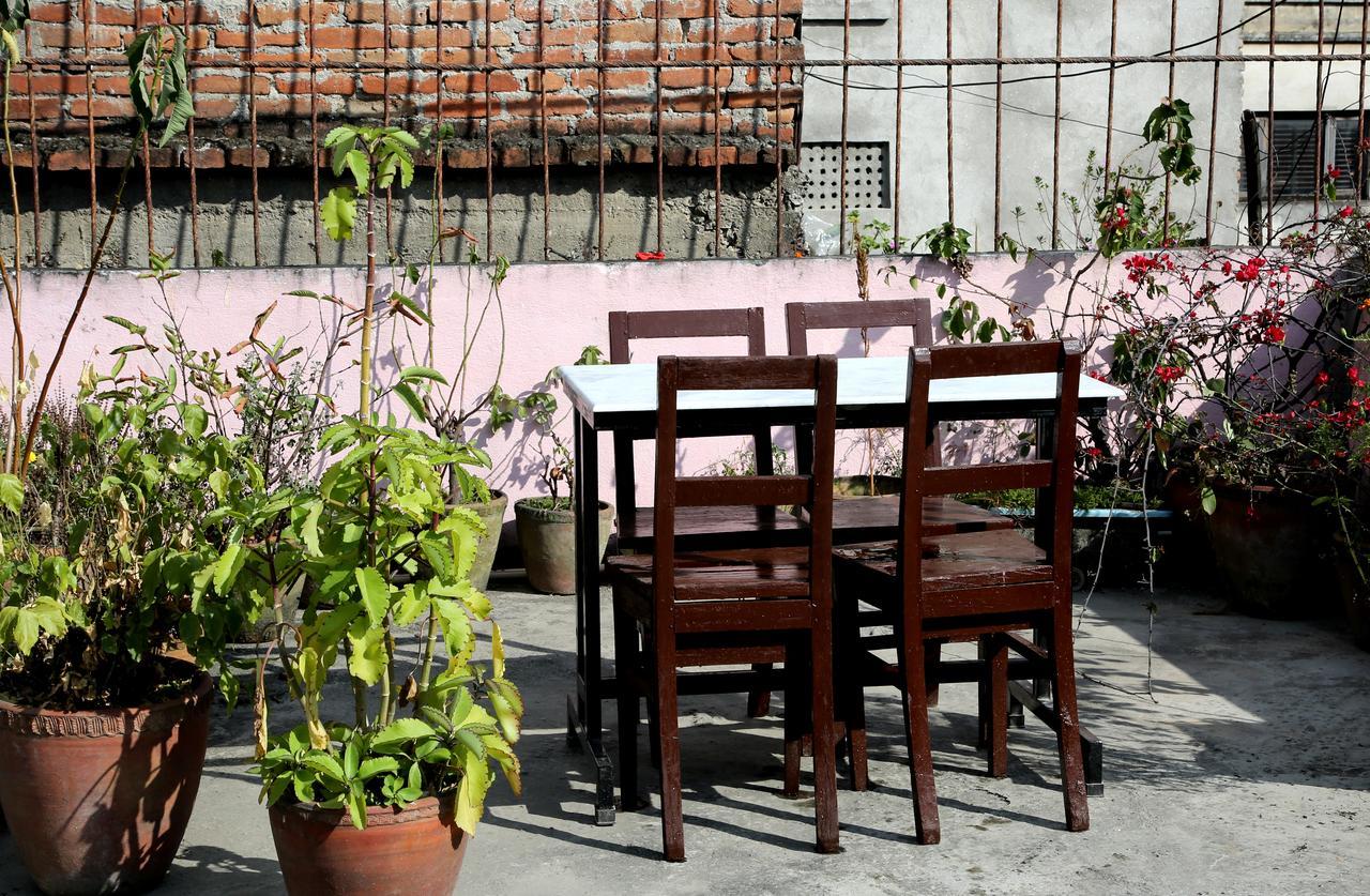 Mitra Garden Inn Kathmandu Esterno foto