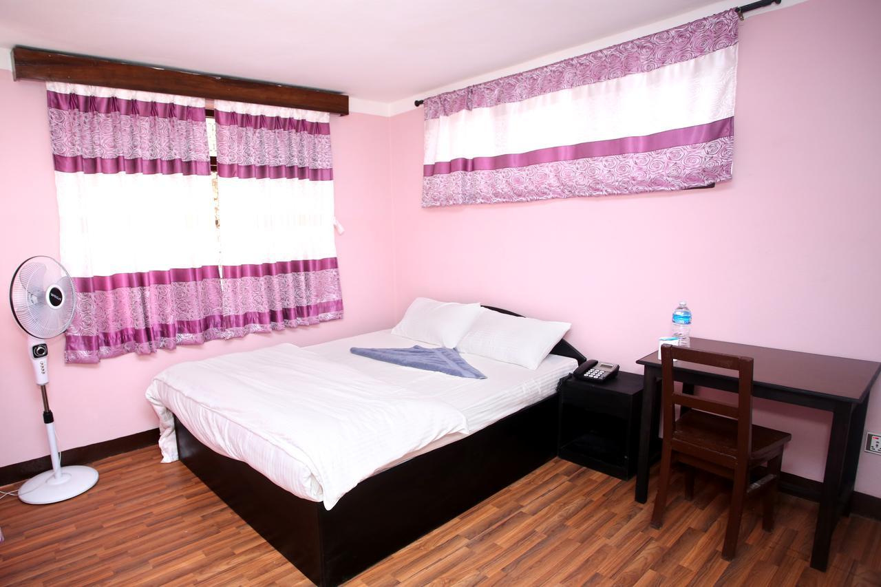 Mitra Garden Inn Kathmandu Esterno foto