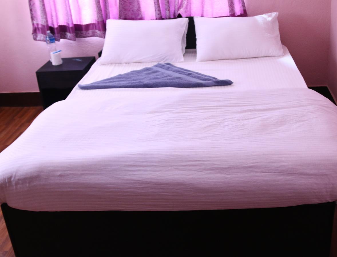 Mitra Garden Inn Kathmandu Esterno foto