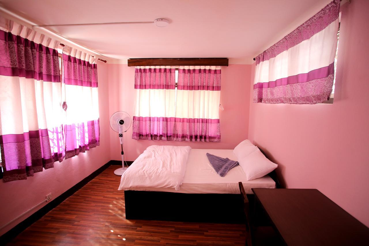 Mitra Garden Inn Kathmandu Esterno foto