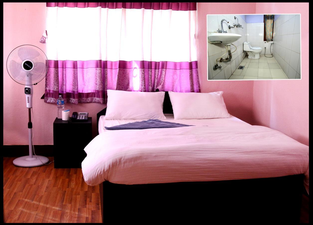 Mitra Garden Inn Kathmandu Esterno foto