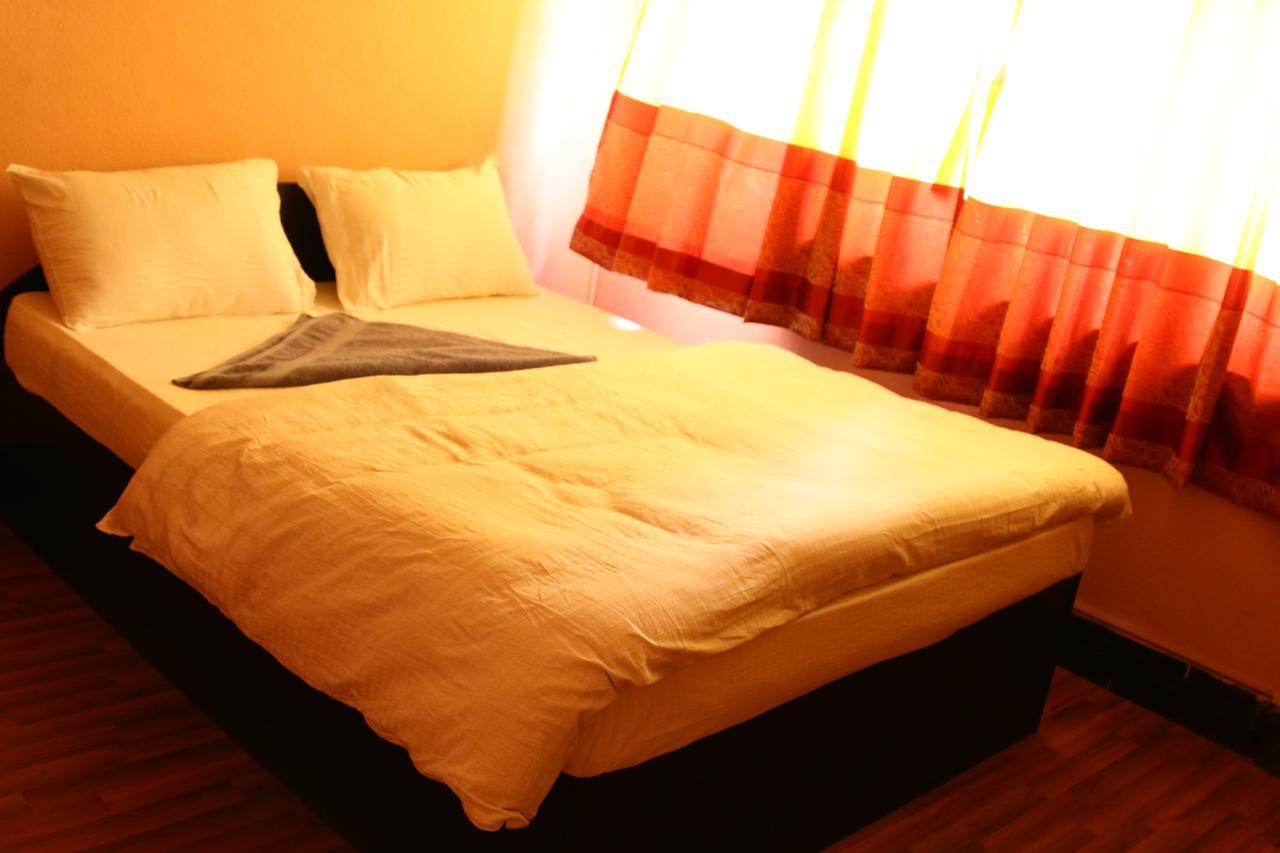 Mitra Garden Inn Kathmandu Esterno foto