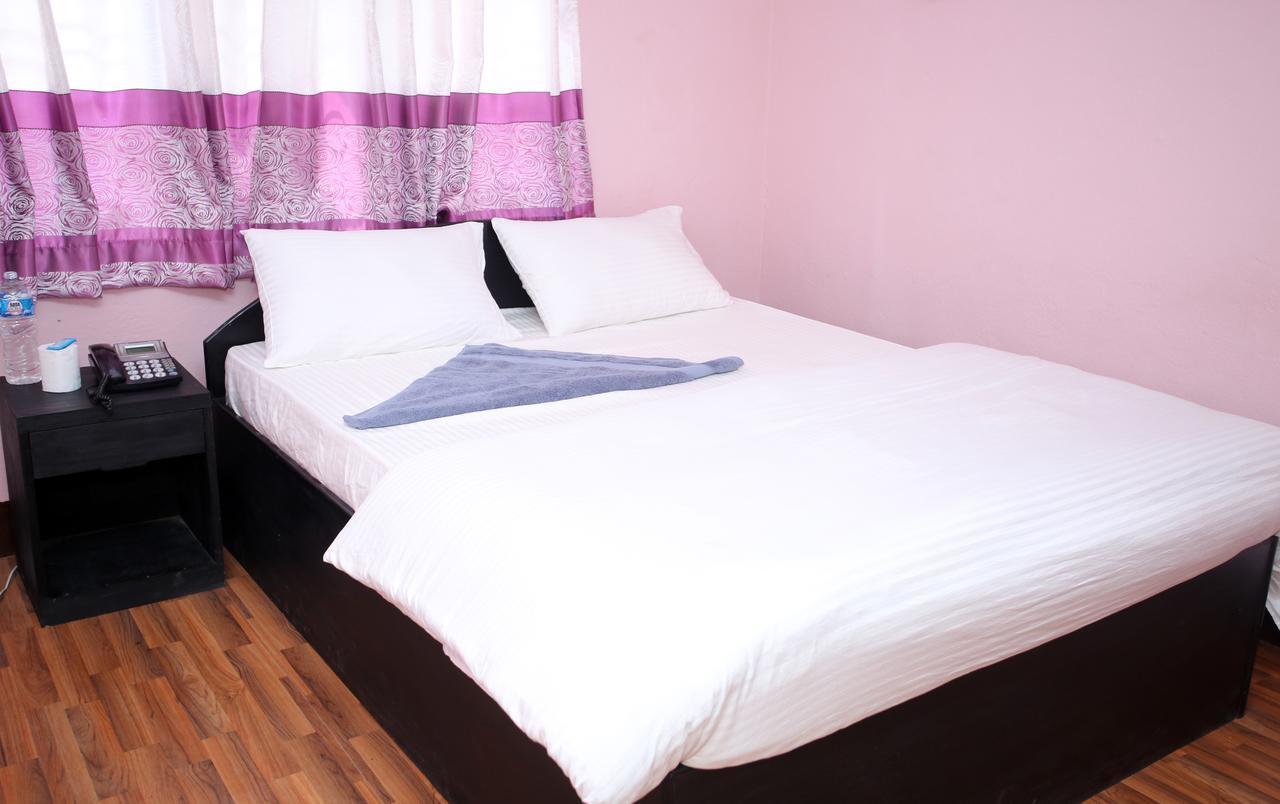 Mitra Garden Inn Kathmandu Esterno foto
