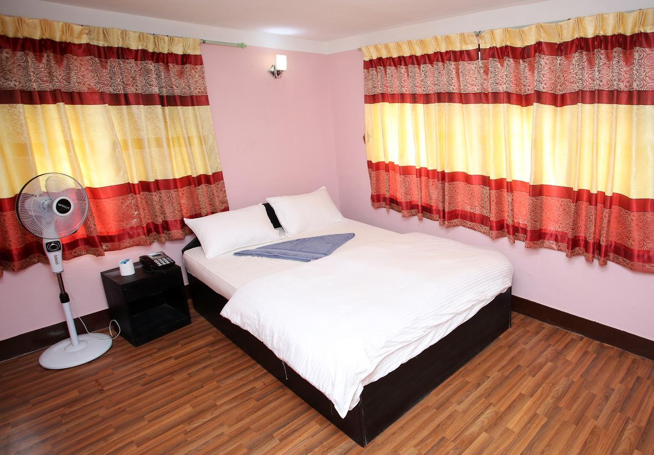 Mitra Garden Inn Kathmandu Esterno foto