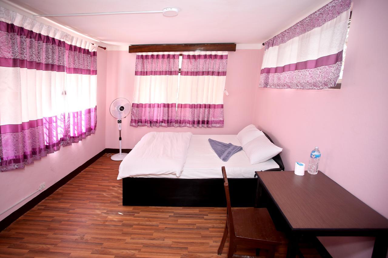 Mitra Garden Inn Kathmandu Esterno foto