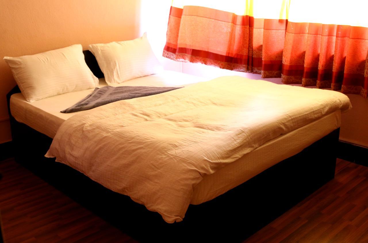 Mitra Garden Inn Kathmandu Esterno foto