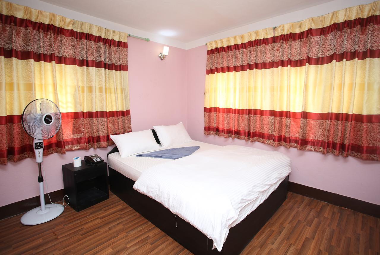 Mitra Garden Inn Kathmandu Esterno foto